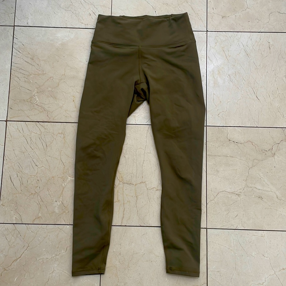 Fabletics leggings unsure about the size it feels like a s /xs it is army green